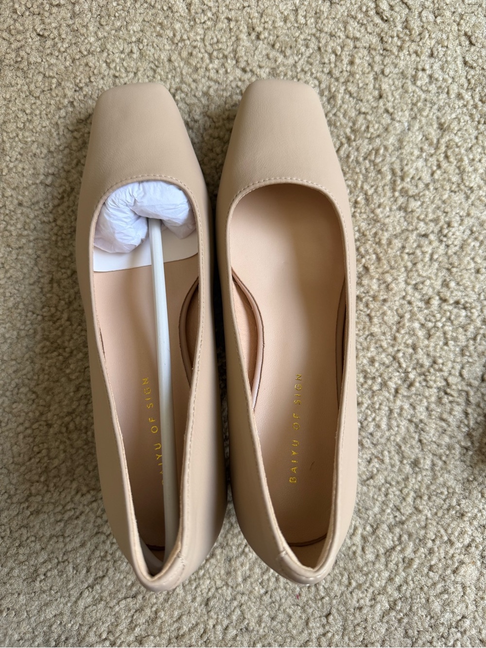 Off brand beige pump